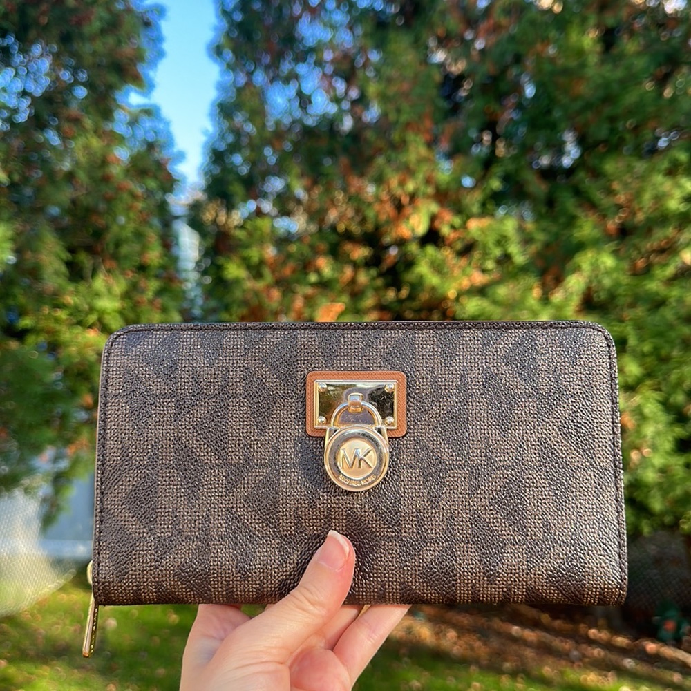 Michael Kors Hamilton Traveler Large Zip Around Leather Wallet